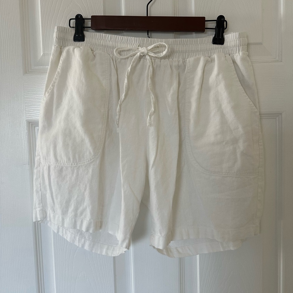 Cute white shorts